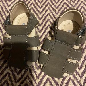 Robeez size 3-6 months shoes